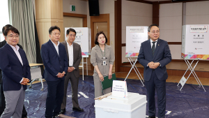 행안장관 대행 상황실 점검…공정한 선거 지원 당부 [21대 대선]