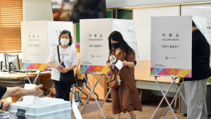 ‘소중한 한 표’ 행사하는 시민들
