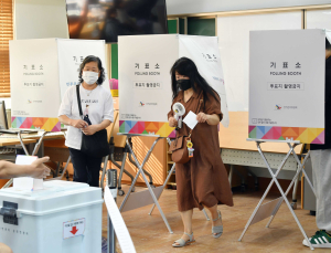 ‘소중한 한 표’ 행사하는 시민들