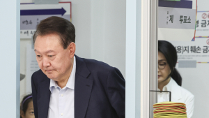 윤석열 부부 서초 사저 인근서 투표…‘부정선거’ 질문엔 묵묵부답