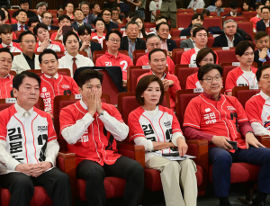국민의힘, 이재명 51.7%·김문수 39.3% 출구조사에 ‘정적’ [21대 대선]