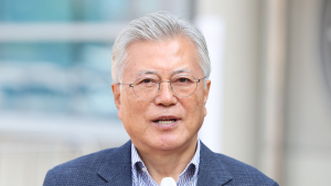 문재인, ‘당선 확실’ 이재명에 “위대한 국민의 선택…축하한다”