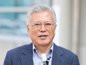 문재인, ‘당선 확실’ 이재명에 “위대한 국민의 선택…축하한다”