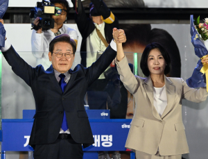 대선 기간 내내 ‘조용한 내조’ 집중한 김혜경 여사…남편 20여년 정치여정 든든한 버팀목 역할 [이재명 정부]