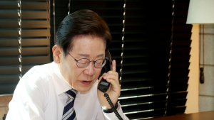 李 대통령, 김명수 합참의장과 통화...군 통수권 이양 보고 받아 [이재명 정부]