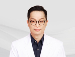 “걷다가 쉬어야 해요”… 다리 저림·보행 장애, 척추관협착증 신호? [건강 나침반]