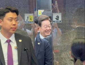 이재명 대통령 ‘오늘은 활짝’ [쿡 정치포토]