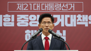김문수, 대선 패배에 ‘큰 절’로 사과…“역사적 죄 지었다” [21대 대선]