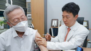 RSV 백신 ‘아렉스비’ 국내 접종 시작…다음달부터 전국 확대