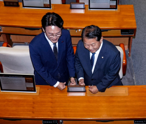 김민석 국무총리 후보자 ‘인증샷 삼매경’…누구 자리길래? [쿠키포토]
