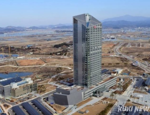 한전, 빚더미 속 73조 전력망 계획…재원 마련 ‘전기료·회사채’로 가능할까