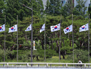 ’호국 영령께 감사‘ 70회 현충일 곳곳서 추모 행사