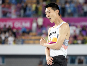 ‘6연속 우승’ 우상혁, 2m32 넘고 로마 다이아몬드리그 우승