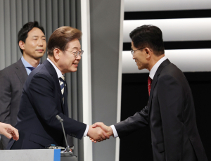 李 대통령, 김문수에 안부 전화…취임 이틀만