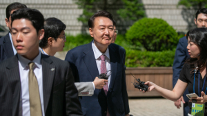 윤석열, 대선 후 첫 내란 혐의 재판 출석…‘이재명 당선’ 질문엔 침묵