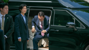 윤석열 법원 출석...오늘도 ‘묵묵부답’
