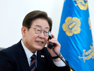 이 대통령, 日총리와 첫 통화…“상호국익 관점서 상생 기대”