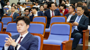 국힘 중진들‚ ‘김용태 거취’ 관련 의견 못 모아…의총서 결론낸다