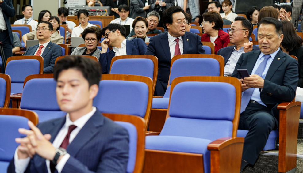 국힘 중진들‚ ‘김용태 거취’ 관련 의견 못 모아…의총서 결론낸다