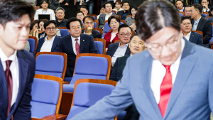 ‘대선 책임론’에 지도부·한동훈 칼 겨눈 친윤…‘조기전대’ 향방은
