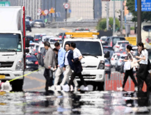   무더위에 아지랑이 ‘이글이글’ 