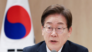 李대통령 선거법 파기환송심 연기에…‘헌법 84조’ 해석 두고 다시 ‘시끌’