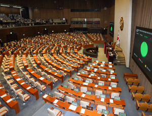 손솔·최혁진, 비례의원직 승계…기본소득당 반발 계속
