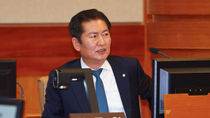 정청래 “재판중지법 12일 본회의에서 통과시킬 것…대법관 증원법도 처리”