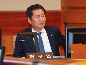 정청래 “재판중지법 12일 본회의에서 통과시킬 것…대법관 증원법도 처리”