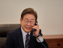 李대통령, 美·日 이어 시진핑 중국 국가주석과 첫 전화통화