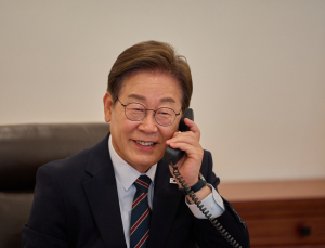 李대통령, 美·日 이어 시진핑 중국 국가주석과 첫 전화통화