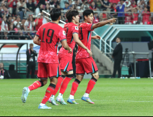 쿠웨이트 몰아붙인 한국, 행운의 자책골로 1-0 리드
