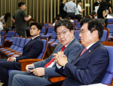 野 지도부, ‘의총 취소’에 균열…“갈등 드러나” vs “개혁 논의 막아”