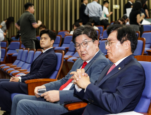 野 지도부, ‘의총 취소’에 균열…“갈등 드러나” vs “개혁 논의 막아”