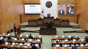 ‘토허제·싱크홀·리박스쿨’…오세훈 향한 공방 격화