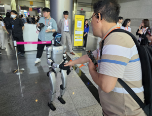 AI‧로봇‧보안‧가전까지…'스마트테크 코리아 2025'서 만난 미래 산업 지도 [가봤더니]