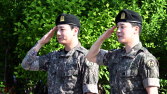진짜 군대 이겨낸 'ARMY' 팬심…BTS 완전체 임박, 하이브 사옥 앞도 '보라해'