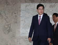 권성동, 6개월 만에 원내대표 사퇴…오늘 퇴임 기자회견