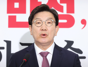 ‘퇴임’ 권성동 “계엄은 패착, 당은 살아야”…새 지도부에 ‘단일대오’ 당부