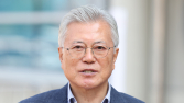 문재인 “이재명 정부, 파탄난 남북 관계 복원…한반도 평화 재개척 할 것”
