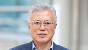 문재인 “이재명 정부, 파탄난 남북 관계 복원…한반도 평화 재개척 할 것”