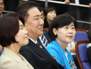 與 원내대표 선거…김병기 “이견 조율사” vs 서영교 “민심 전달자”