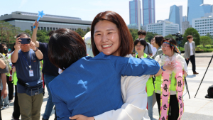 민주, 의총서 ‘비례승계’ 손솔·최혁진 제명 의결