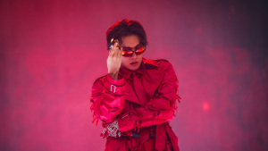 BTS 데뷔일에 완전체 미리보기…제이홉 월드투어, 희망의 피날레 [쿡리뷰]