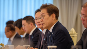 “눈물 닦기 바빠” 李대통령, 장남 혼사 무사히 치렀다…소년공 동료들도 초청