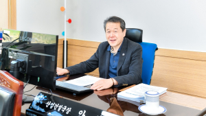 함안군 안상유 산업건설국장 '마을이 사라진다' 출간