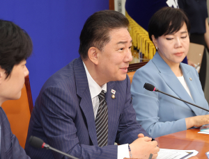 김병기 첫 최고위서 “李정부 뒷받침하는 불침의 항공모함 될 것”