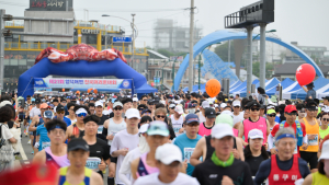 ‘산불 극복 신호탄’…영덕 해변 전국 마라톤대회 ‘성료’