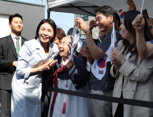김혜경 여사, 첫 독자행보…“당당한 조국 함께 만들자” [G7 정상회의]