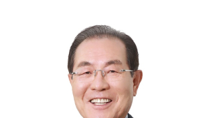 남매 갈등에 뿔났다…윤동한 한국콜마 회장, 장남 지분 반환 요청 소송